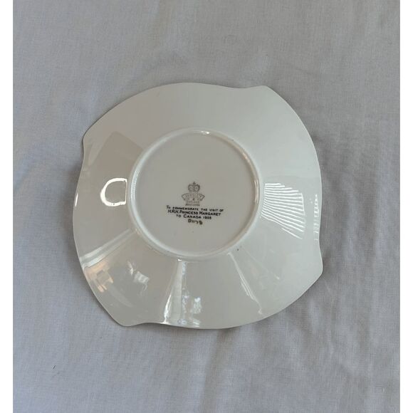 Queen Margaret Commemorative Bone China Plate, Visit to Canada, 1958 Gold Rimmed - Picture 2 of 5